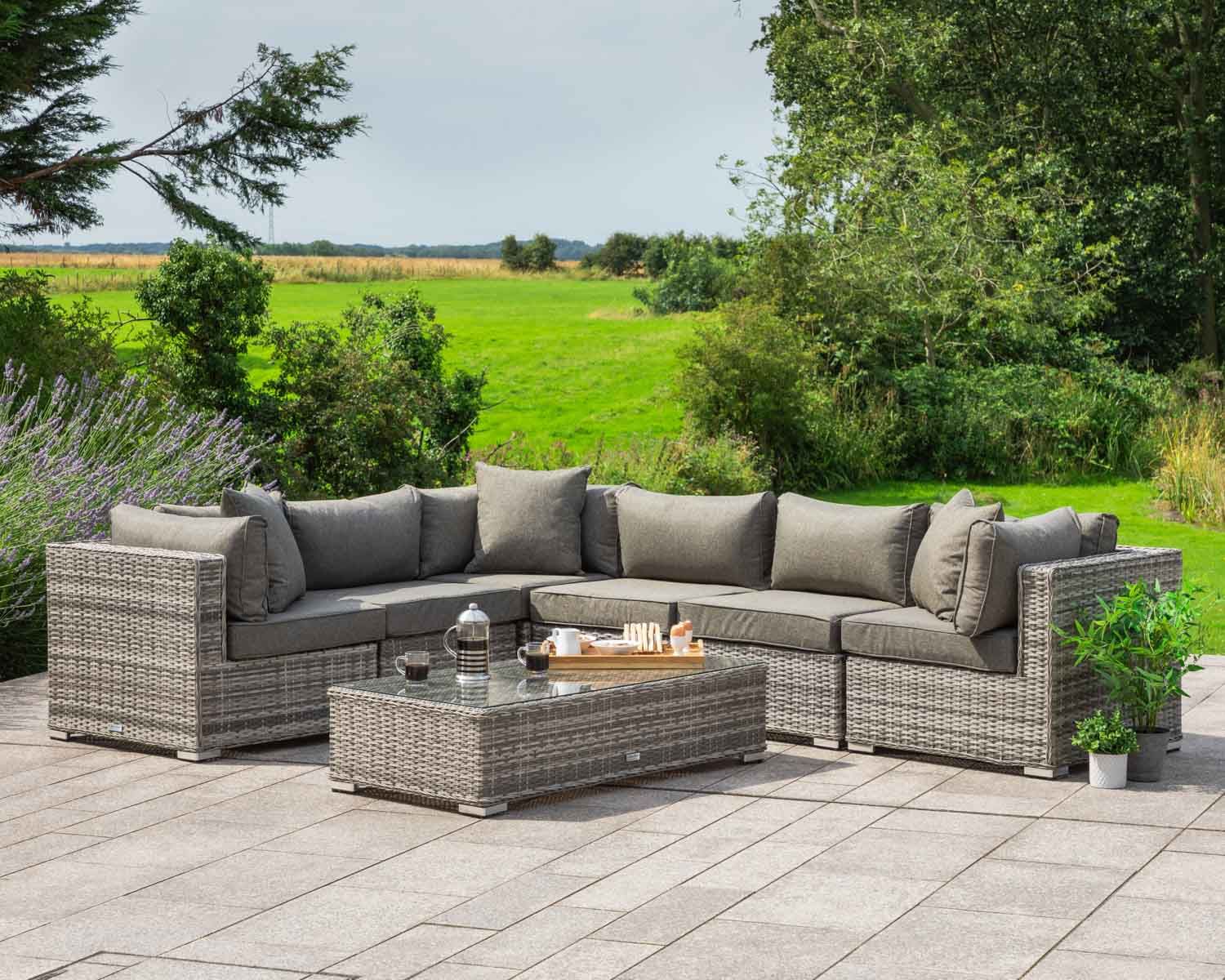 Ratgeber: Gartenmöbel richtig kombinieren für ein harmonisches Ambiente